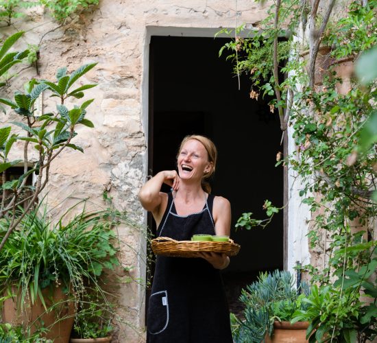 Yoga Retreat organised by Malva Yoga in Mallorca with food prepared by Zuza. Photos by Barcelona Brand Photographer Julia Malinowska