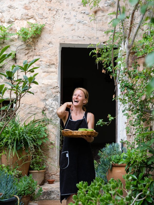 Yoga Retreat organised by Malva Yoga in Mallorca with food prepared by Zuza. Photos by Barcelona Brand Photographer Julia Malinowska